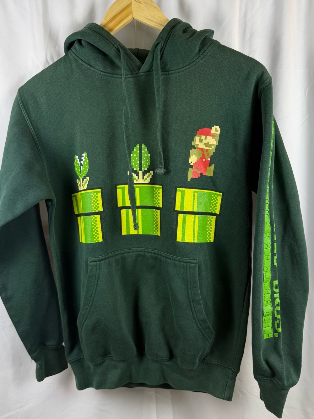 Nintendo Super Mario Bros 2019 Mario Pipes Graphic Hoodie Men’s Small